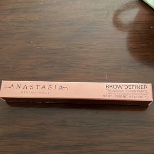 Anastasia of Beverly Hills Triangular Brow pencil definer in Strawburn